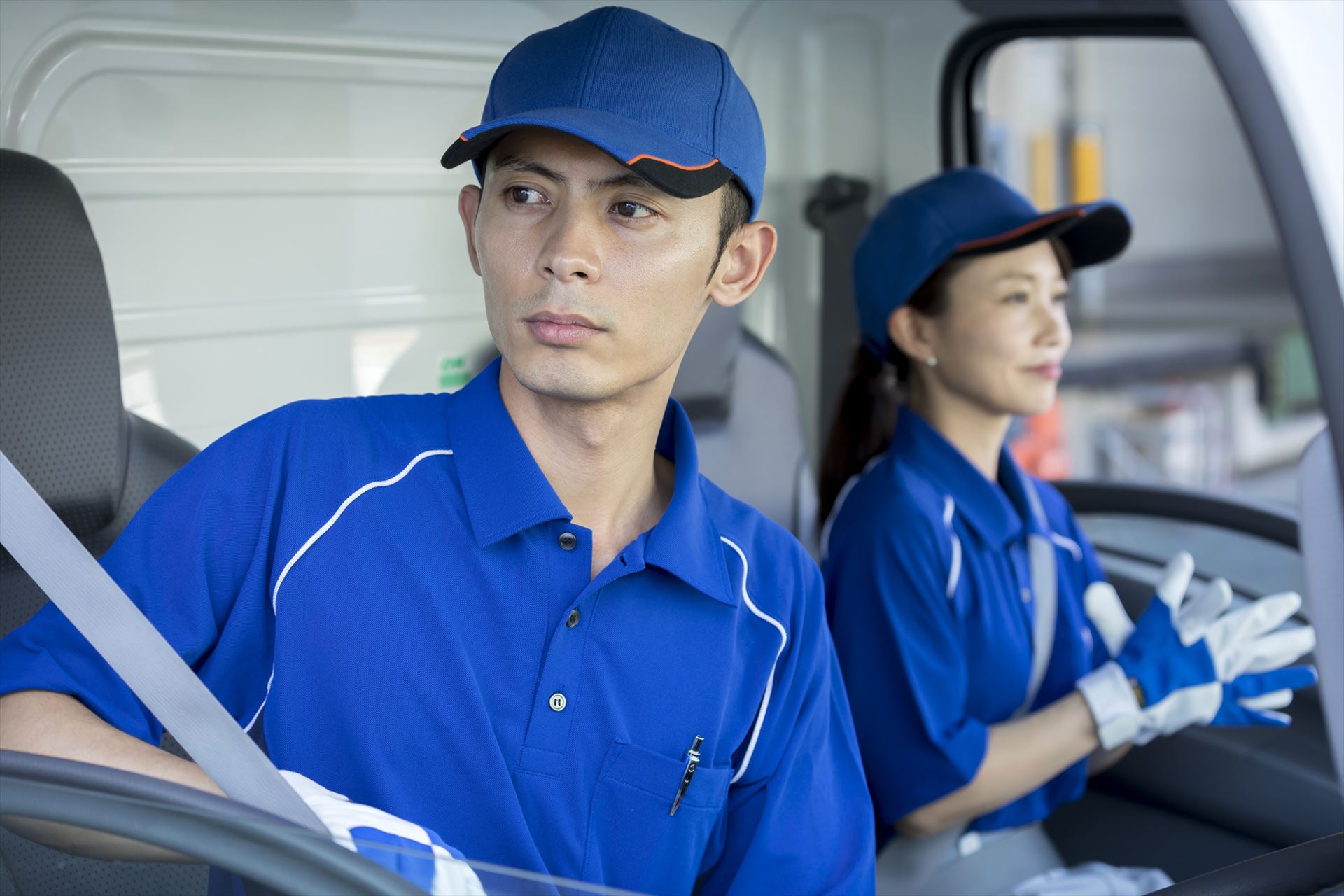 アパートに配達に来たスタッフ